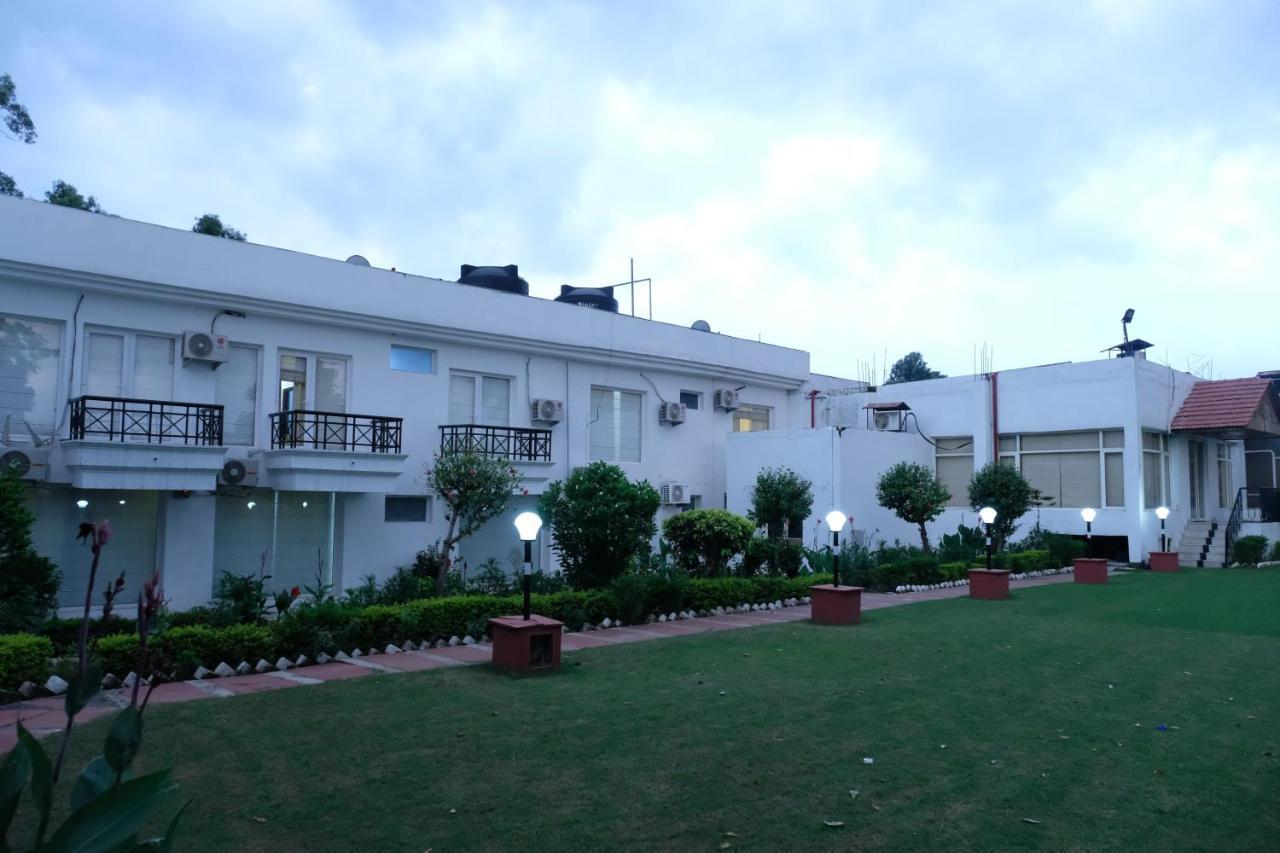 Black Mango Resort Kala Amb Exterior photo