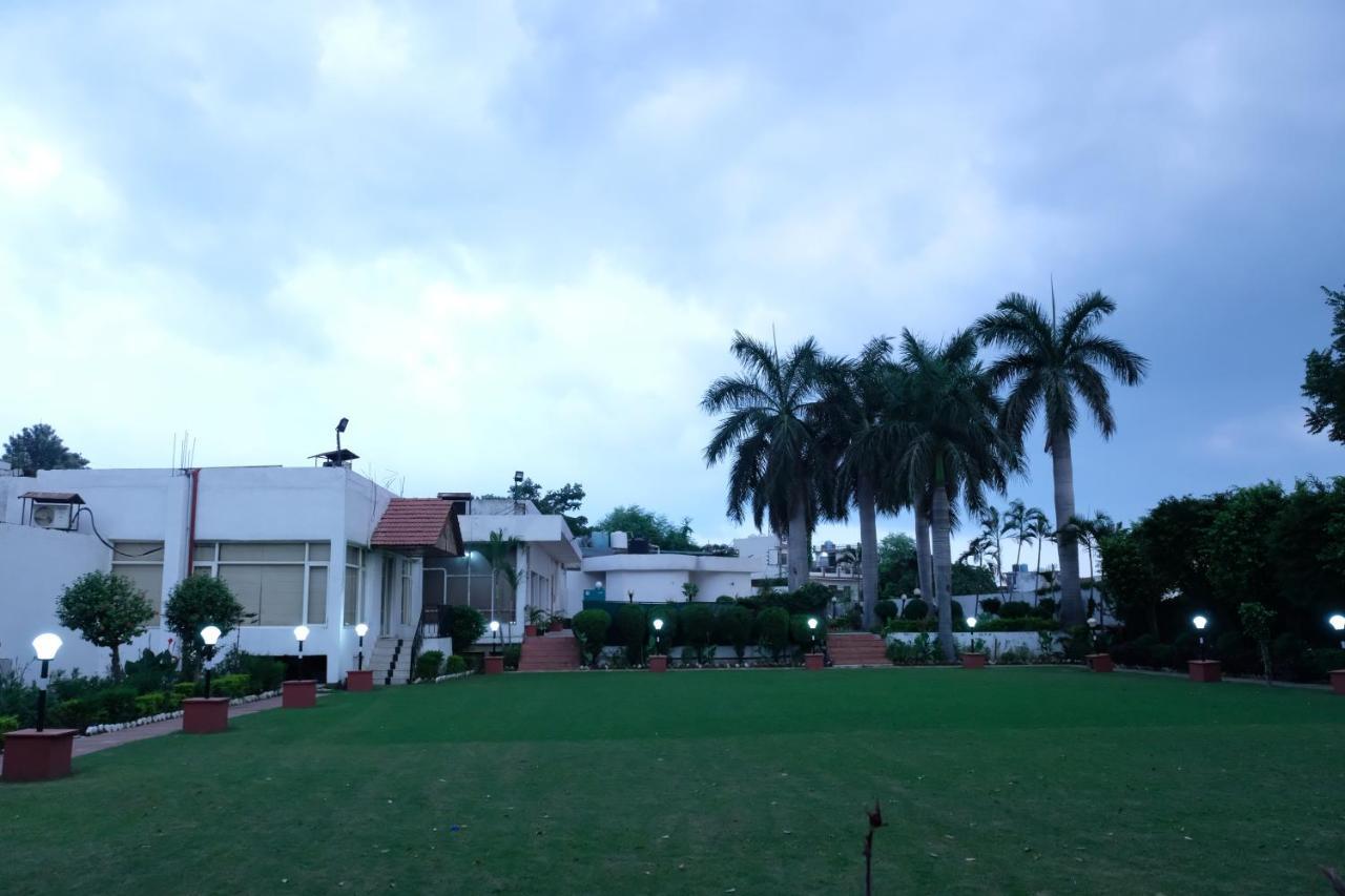 Black Mango Resort Kala Amb Exterior photo