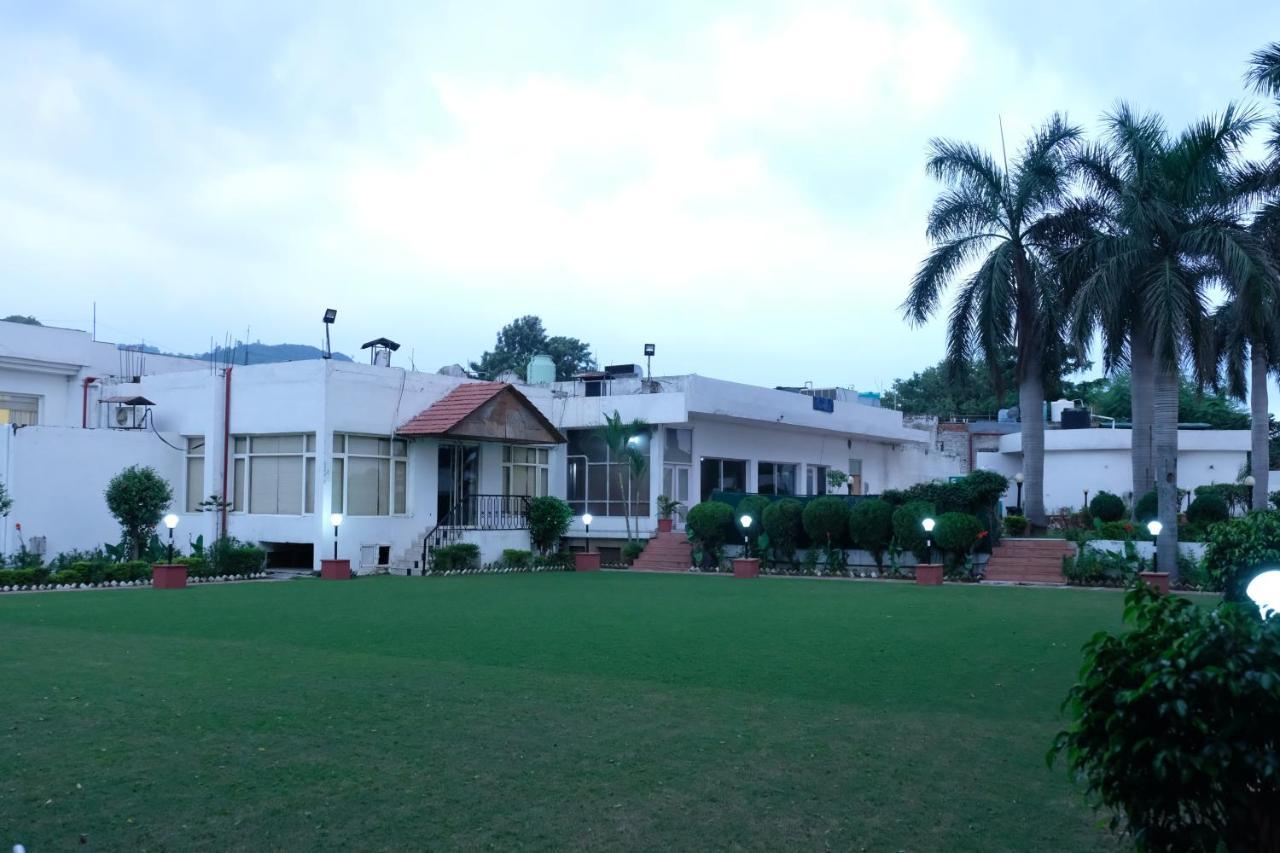 Black Mango Resort Kala Amb Exterior photo